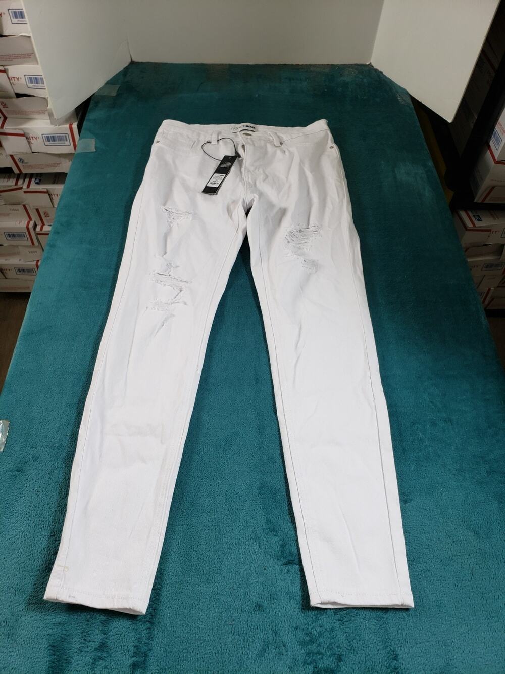 Fashion Nova Jeans Size 11 Womens White Denim Ladies Pants Mid Rise Skinny NWT